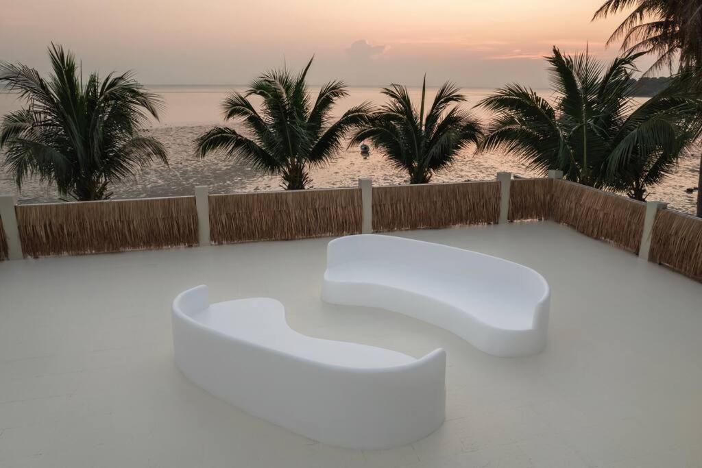 Villa Le Cerf Dore Hinkong Экстерьер фото